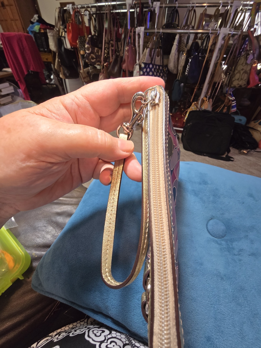 Coach Multicolor Scarf Signature Satin Wristlet w Gold Trim Great Condition 7.5L - Picture 8 of 9